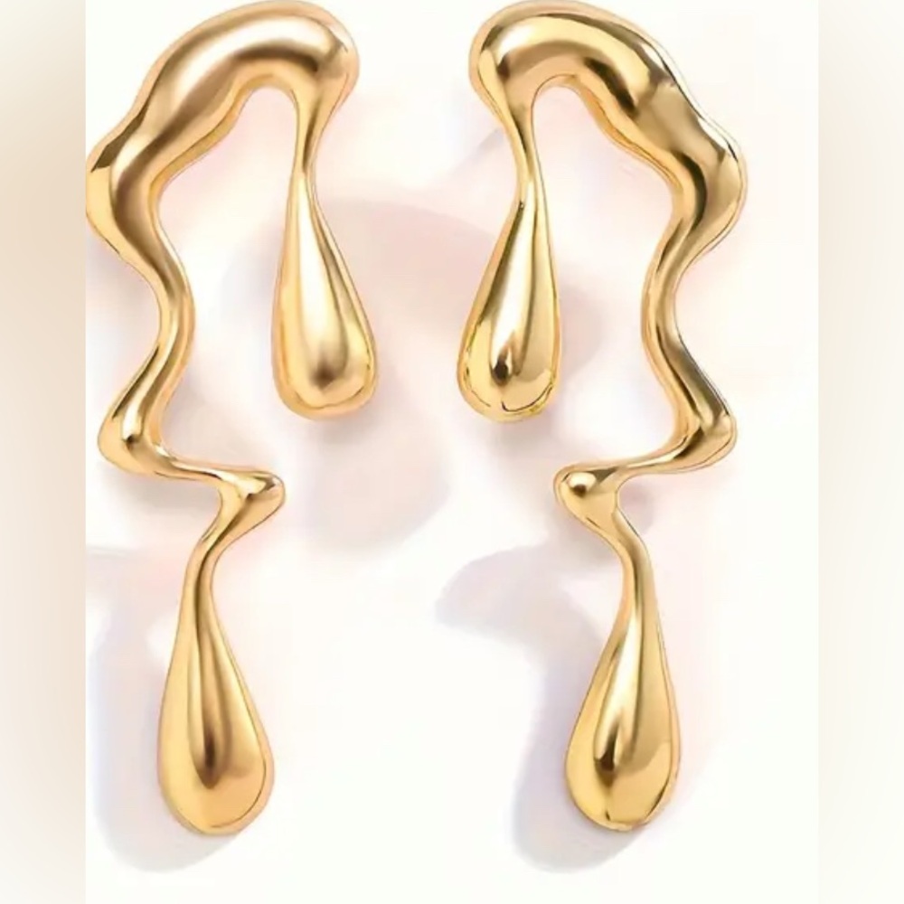 Elegant Gold-Tone Women's Earrings